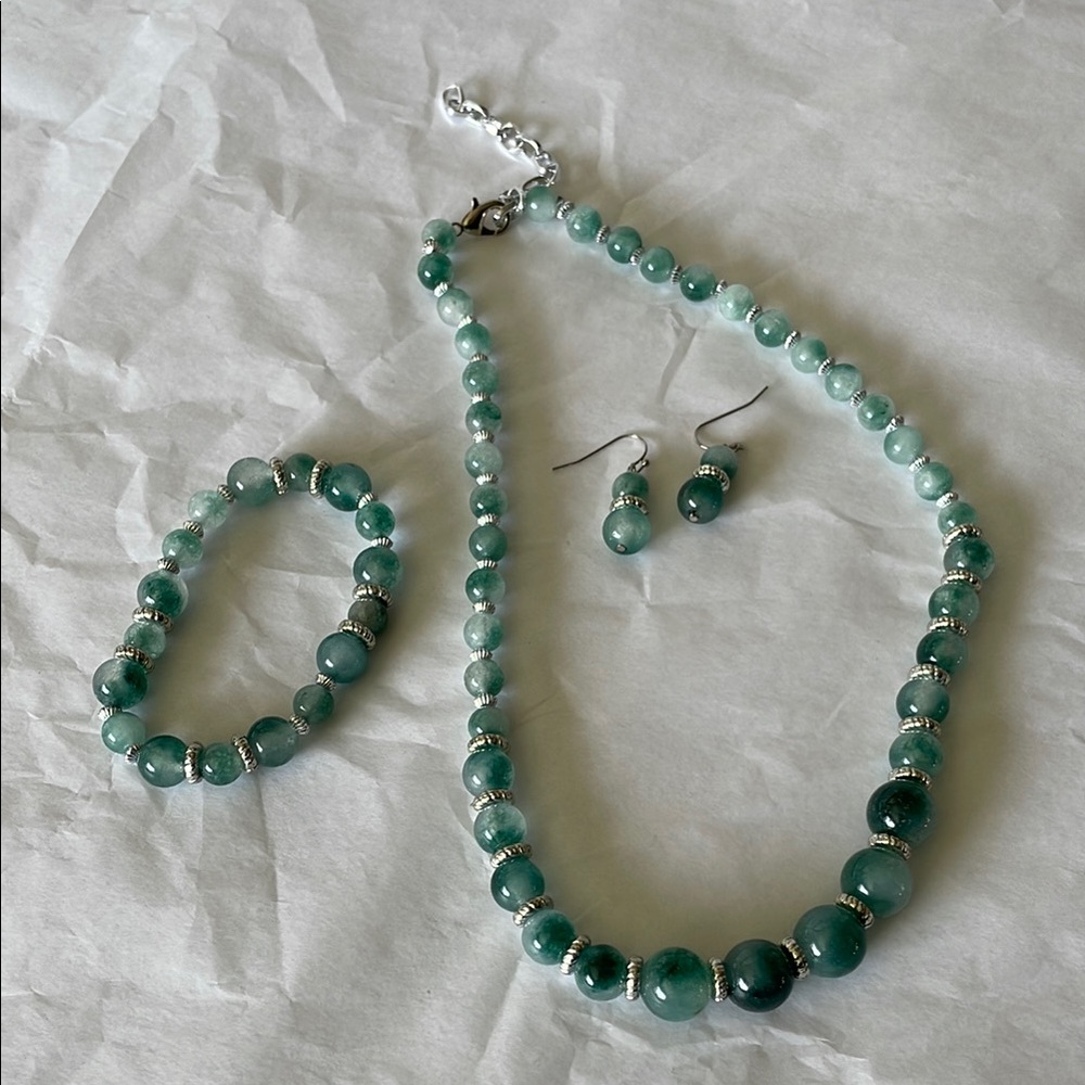 Green/teal ‎ Stone Necklace with Organic Design adjustable necklace